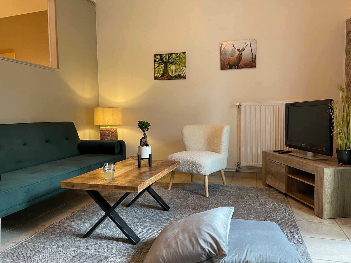 Naturnahes Apartment mit neuen Möbeln und Garten