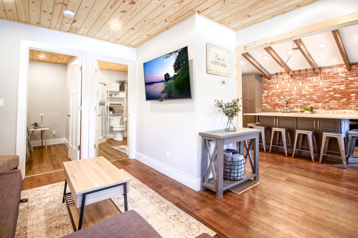 Cottage w/ Insta worthy Kitchen & Private Trails