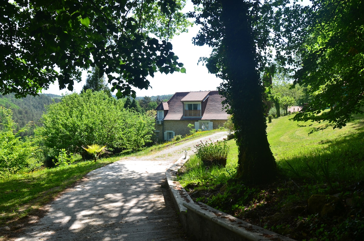 Maison de campagne avec piscine en DORDOGNE