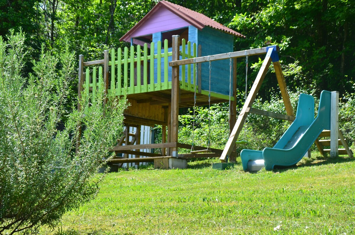 Maison de campagne avec piscine en DORDOGNE