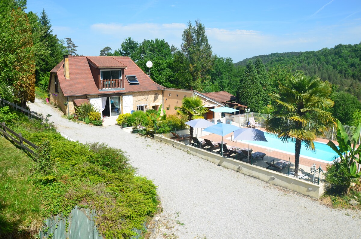 Maison de campagne avec piscine en DORDOGNE