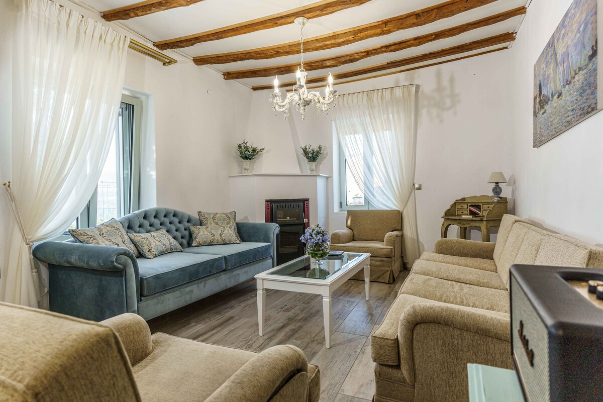 Luxury villa Simantiri with jacuzzi!