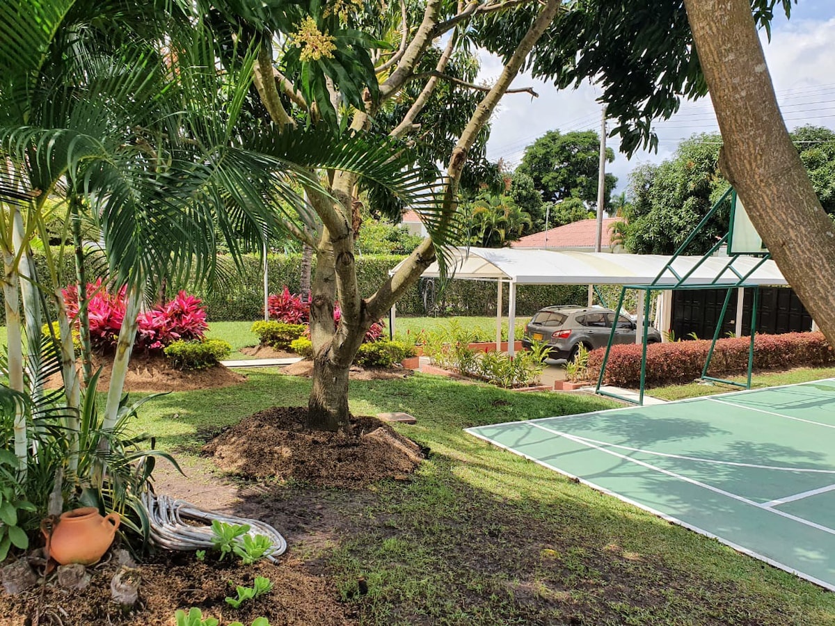 Hermosa finca cerca a Bogotá, piscina privada