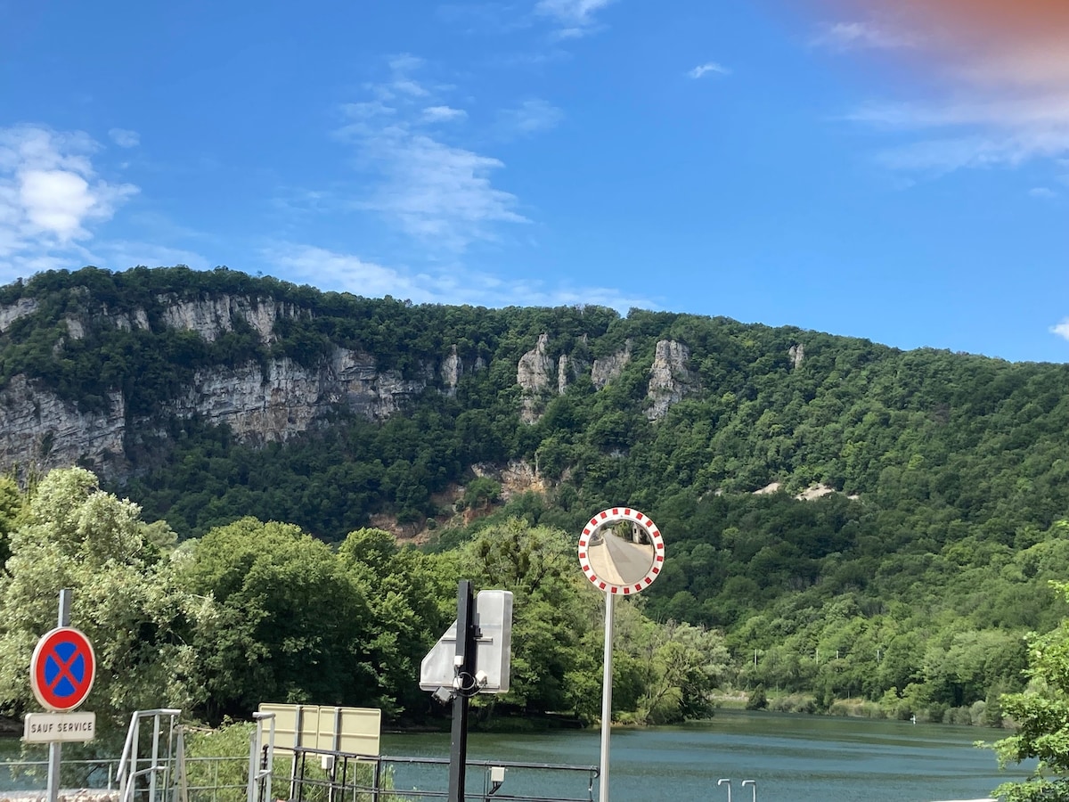 maisonnette au bord de la rivière