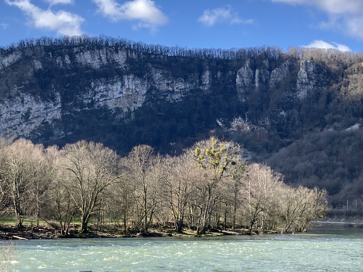 maisonnette au bord de la rivière