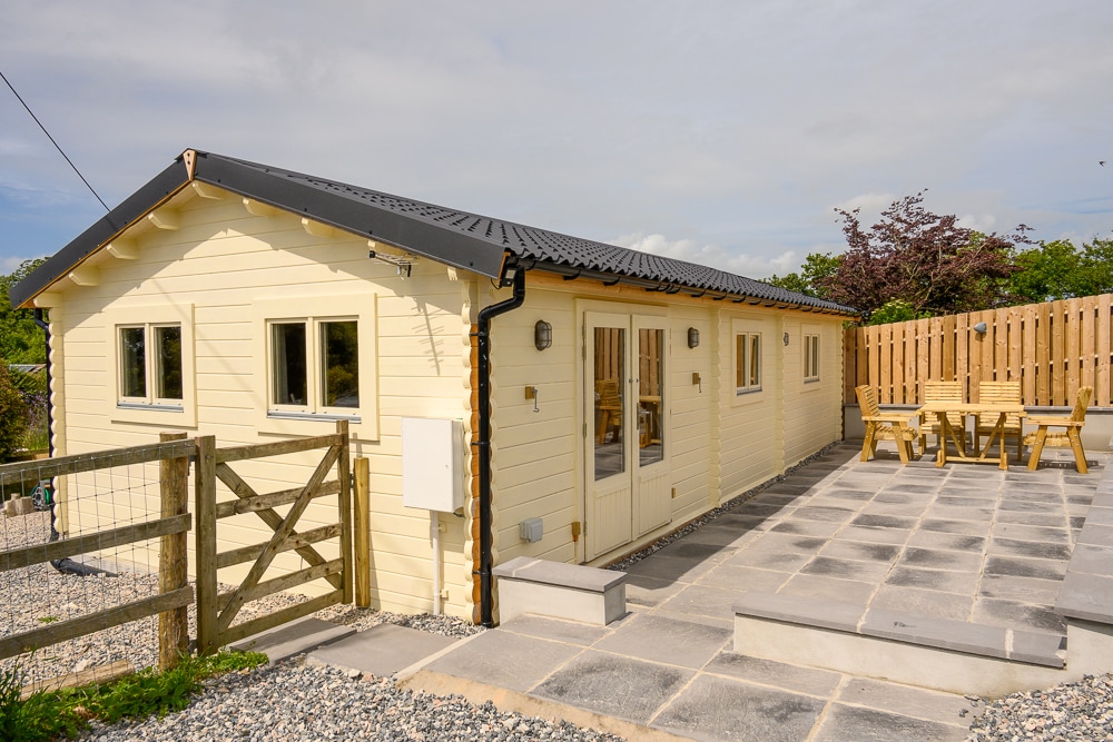 Dog-friendly lodge with large secure paddocks