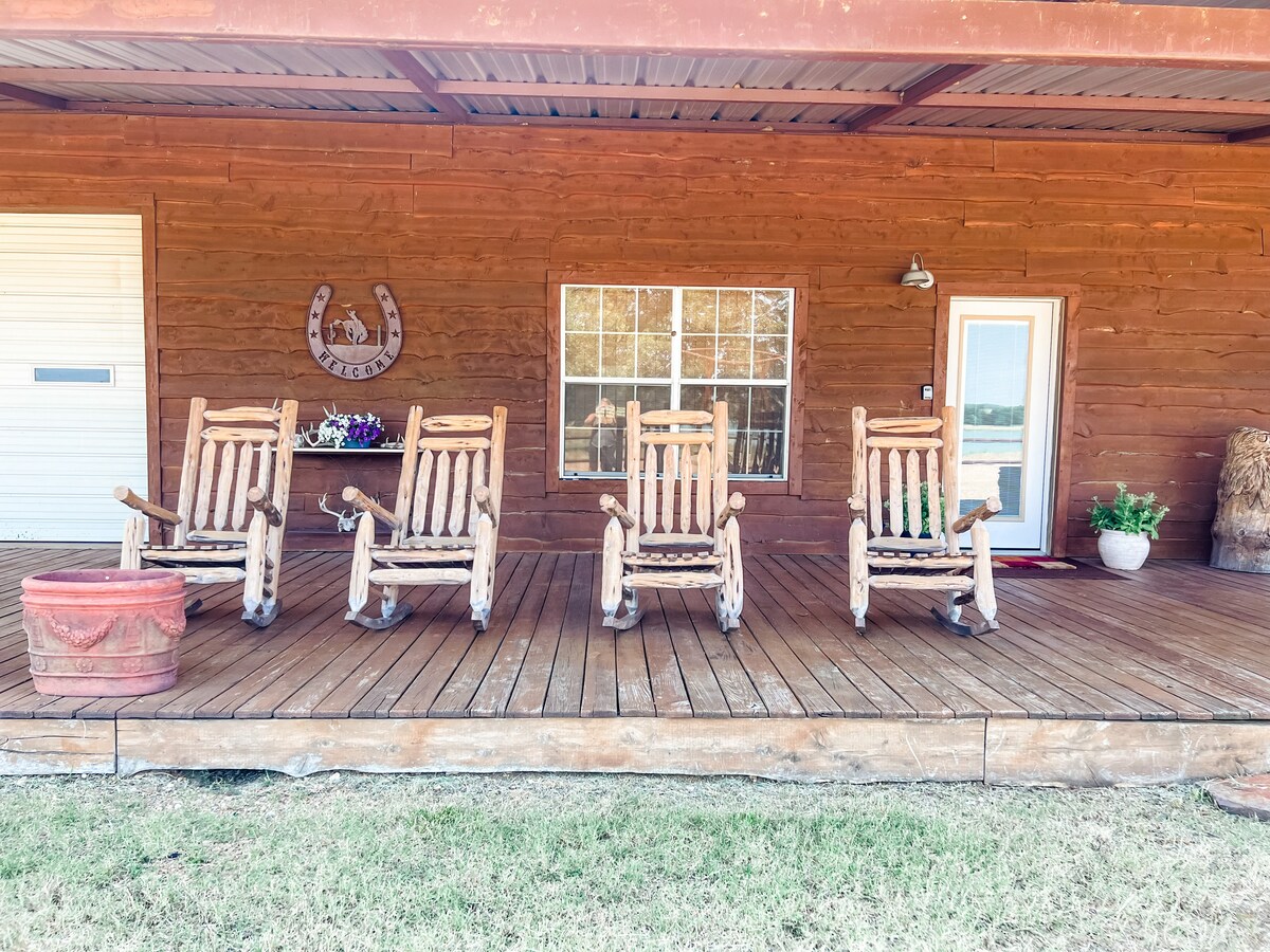 The Reagan Cabin, Sleeps 10, Sunrise Coffee & Fish