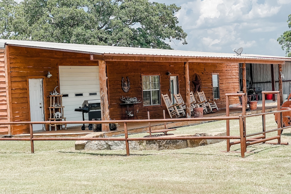 The Reagan Cabin, Sleeps 10, Sunrise Coffee & Fish