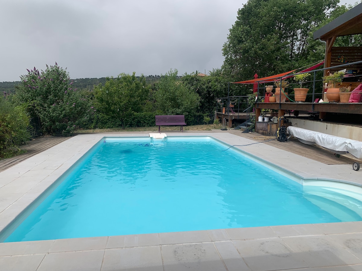 Villa avec piscine à la campagne