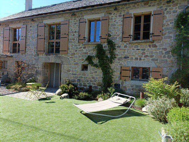 Maison authentique, chaleureuse avec petit jardin