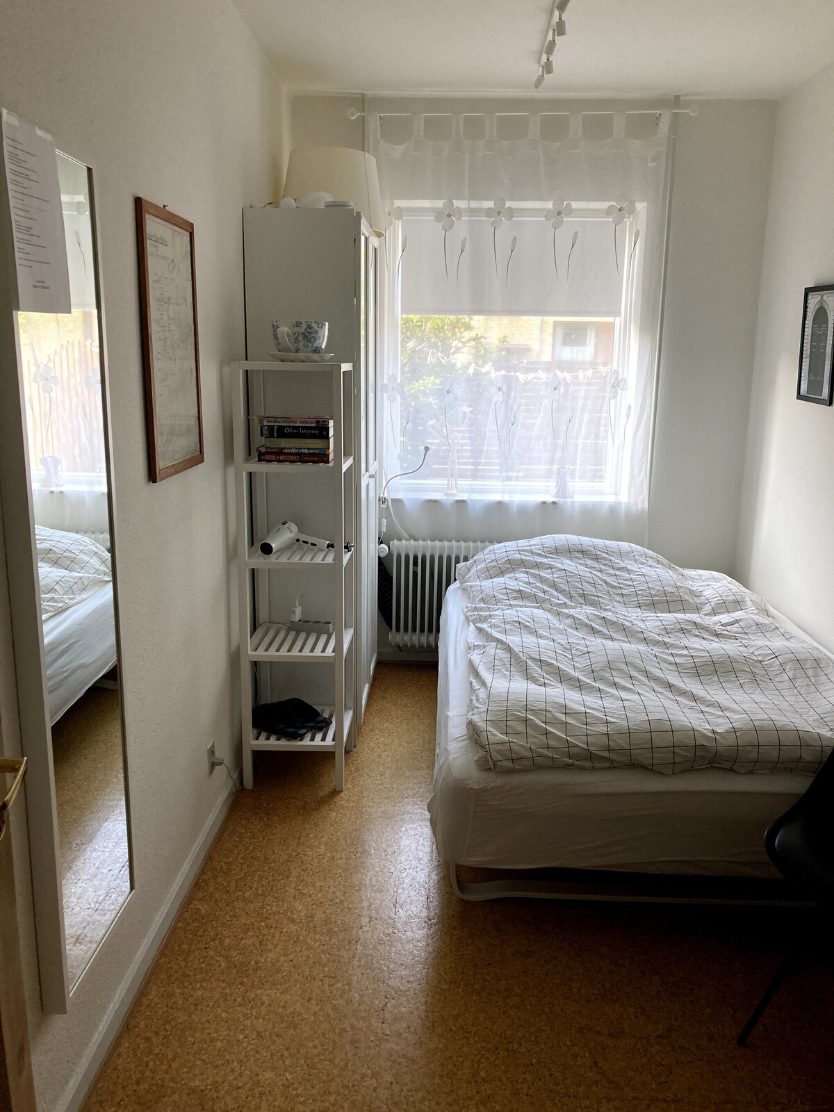 Room with free parking close to town and nature