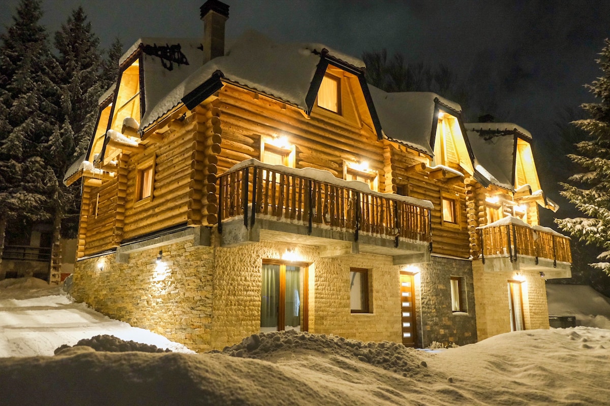 Luxury SPA Chalet -  Rouse 1