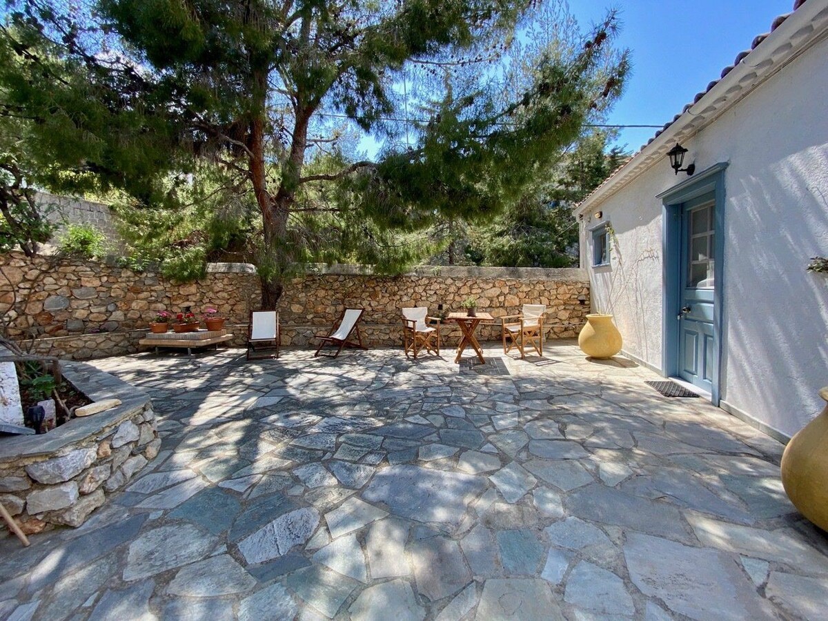 Pine Trees and Sea View house in Hydra IV - ELENI