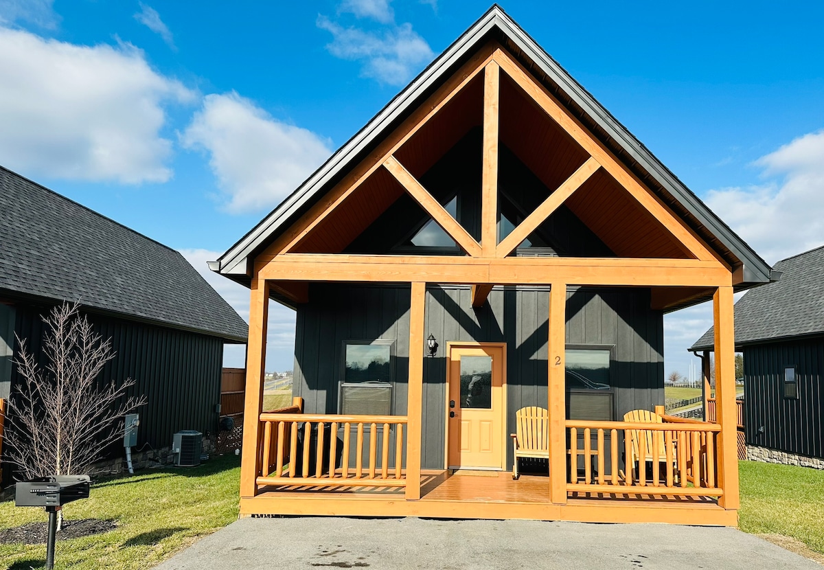 Bourbon Villa at Daynabrook Farm with HOT TUB-2