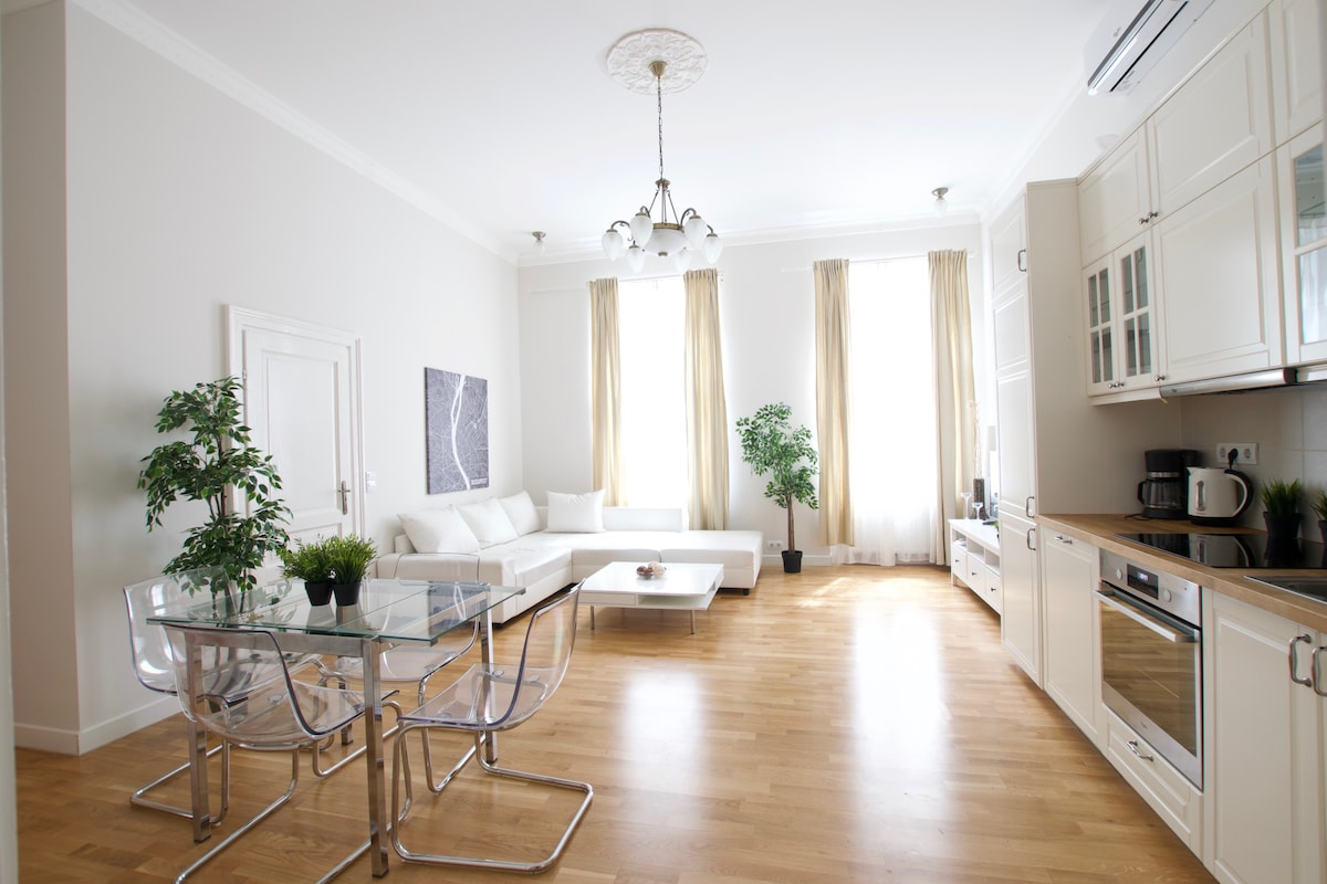 Flatiron Budapest Building - 2 bedrooms Apartment