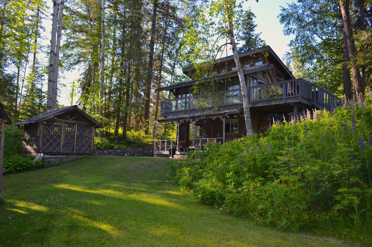 Carver's Cottage - A magical cottage in the woods