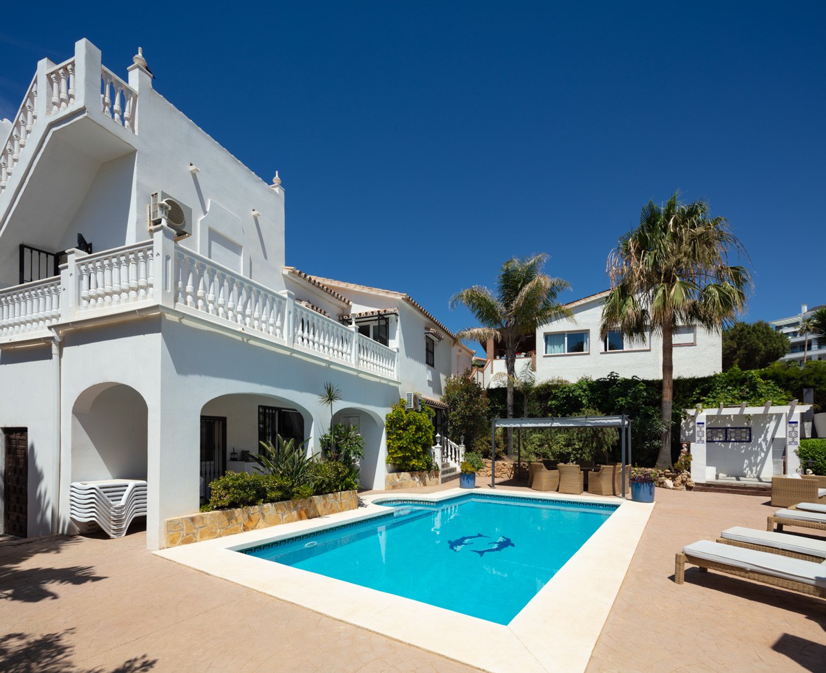 Large Family Villa 650m From Beach