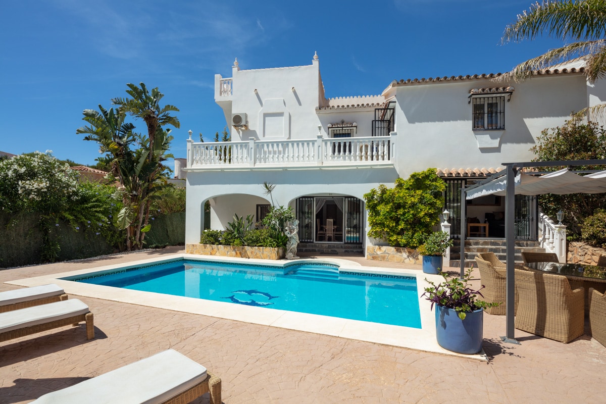 Large Family Villa 650m From Beach