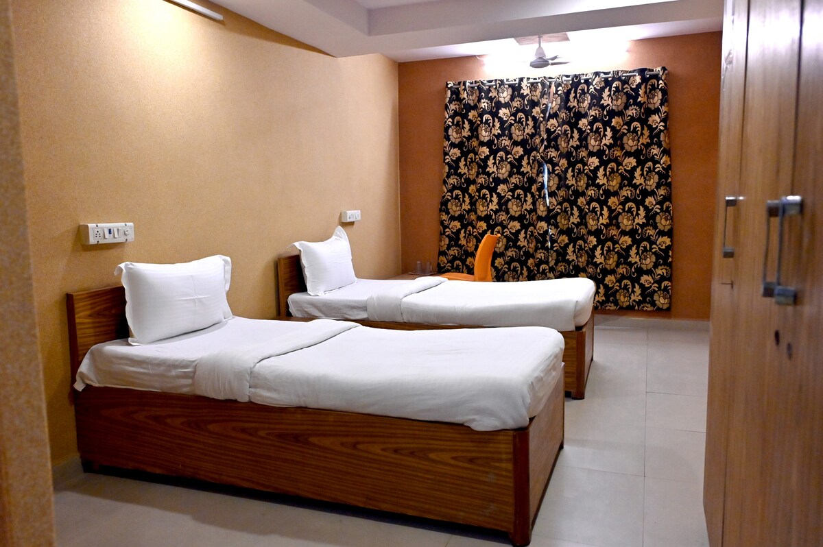 Double Room in Ankleshwar @ Aeron Plaza