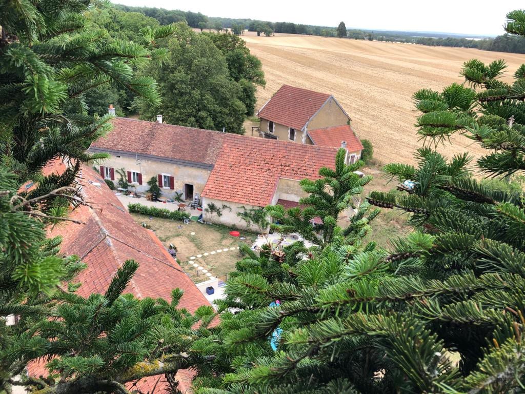 B&B 'Zonnebloem' nabij Guédelon met zwembad