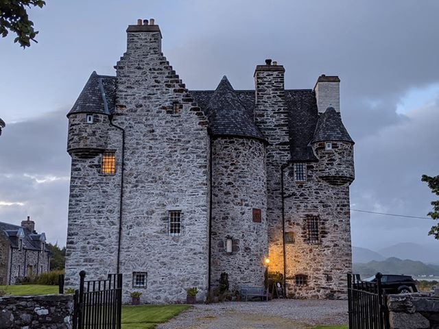 Six bedroom Castle with spectacular location