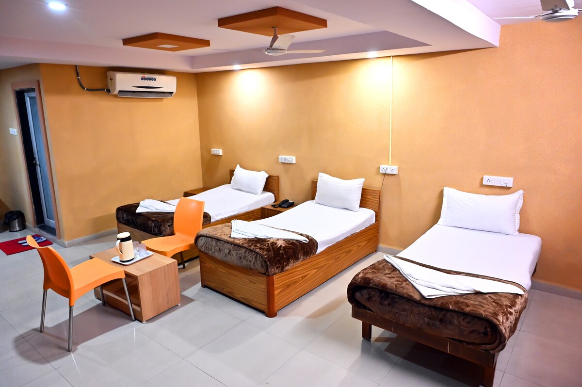 Triple Room in Ankleshwar @ Hotel Aeron Plaza