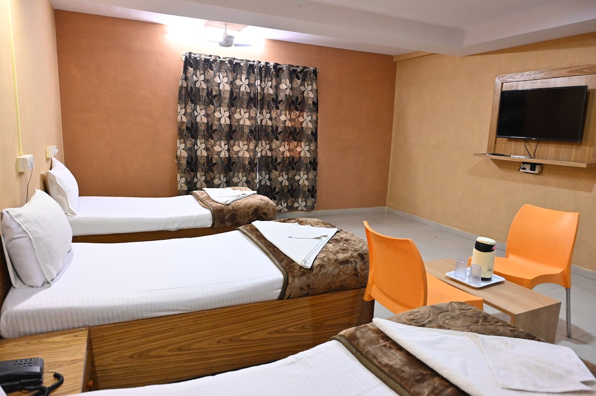 Triple Room in Ankleshwar @ Hotel Aeron Plaza