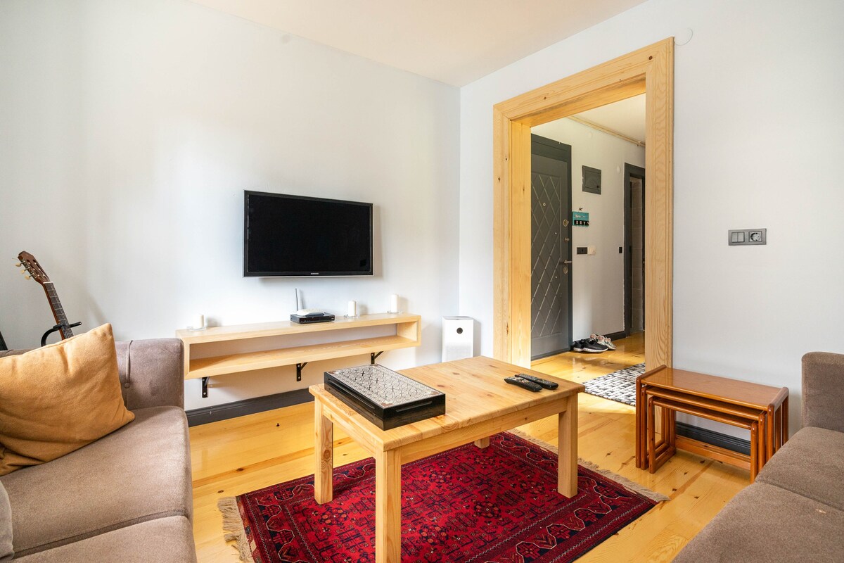 Renovated Historical Flat 9mn to Istiklal St walk