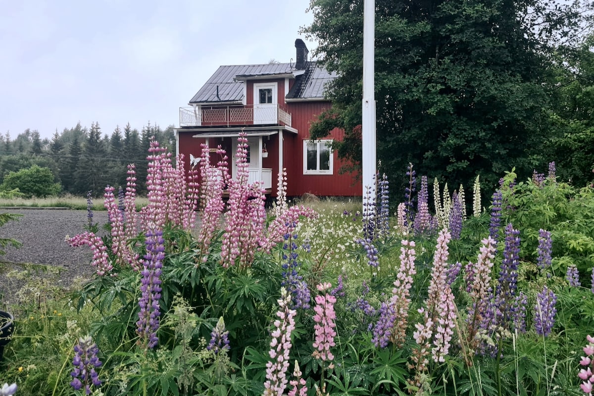 Idyllic vacation home near lake: nature&fireplace