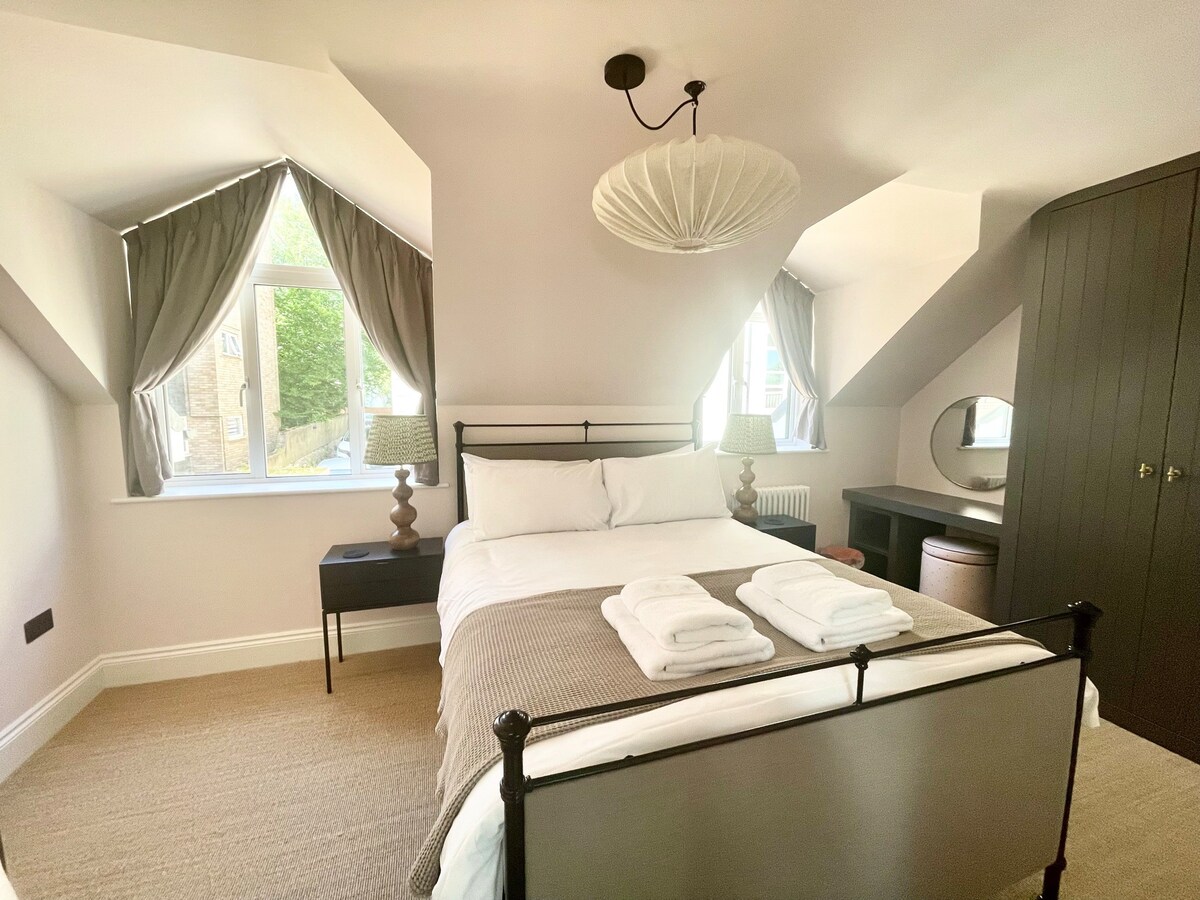 Redland Suites: The Mews. Great Location & Sleep 4