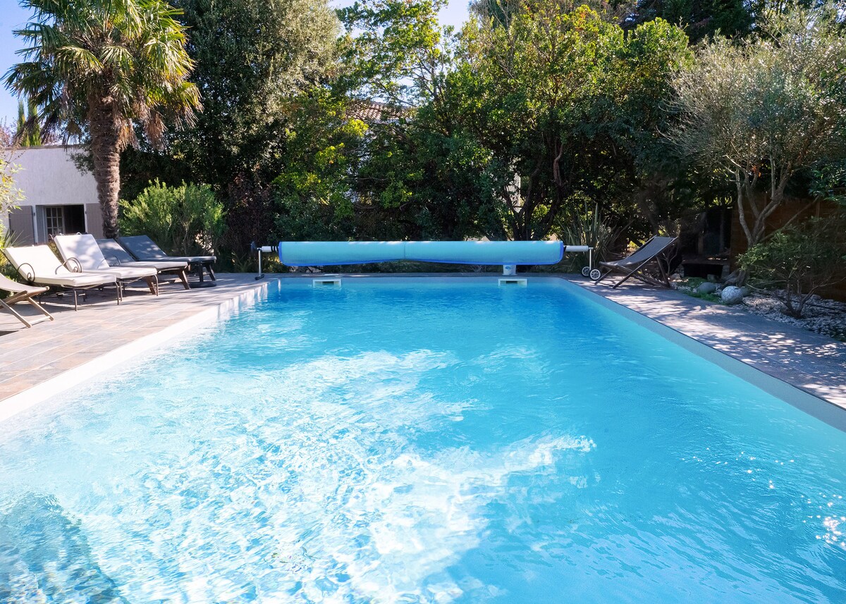「贝拉别墅（ VILLA BELLA」）拥有美丽的游泳池