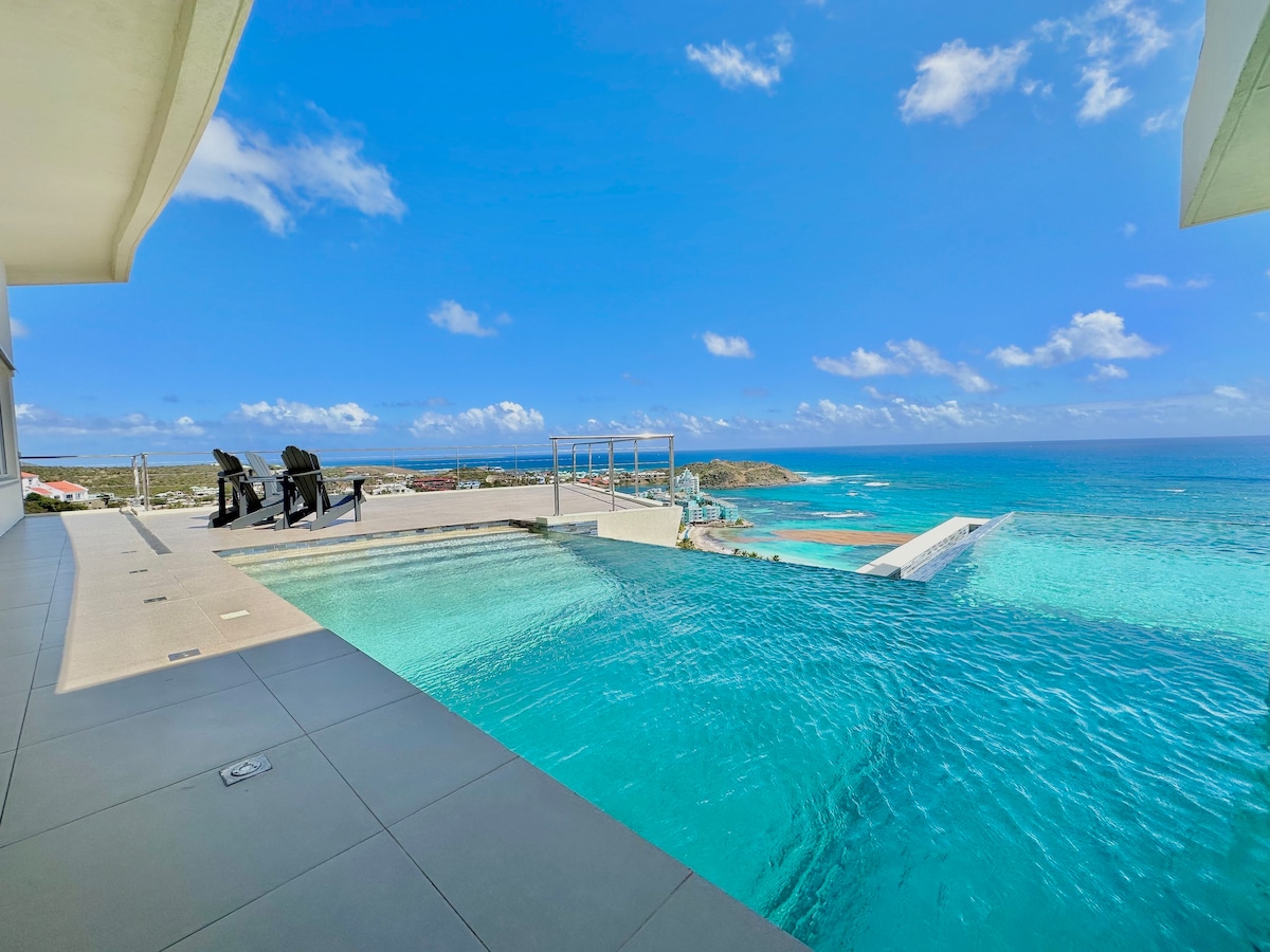 Ultra Modern Tropical Villa w. stunning sea views