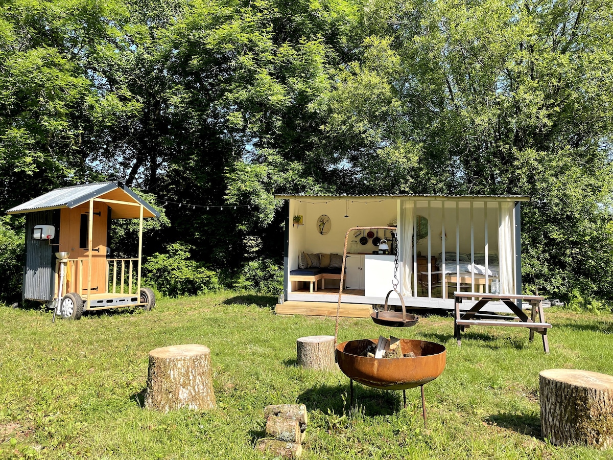 Secluded Shepherd's hut with River, Woods & Nature