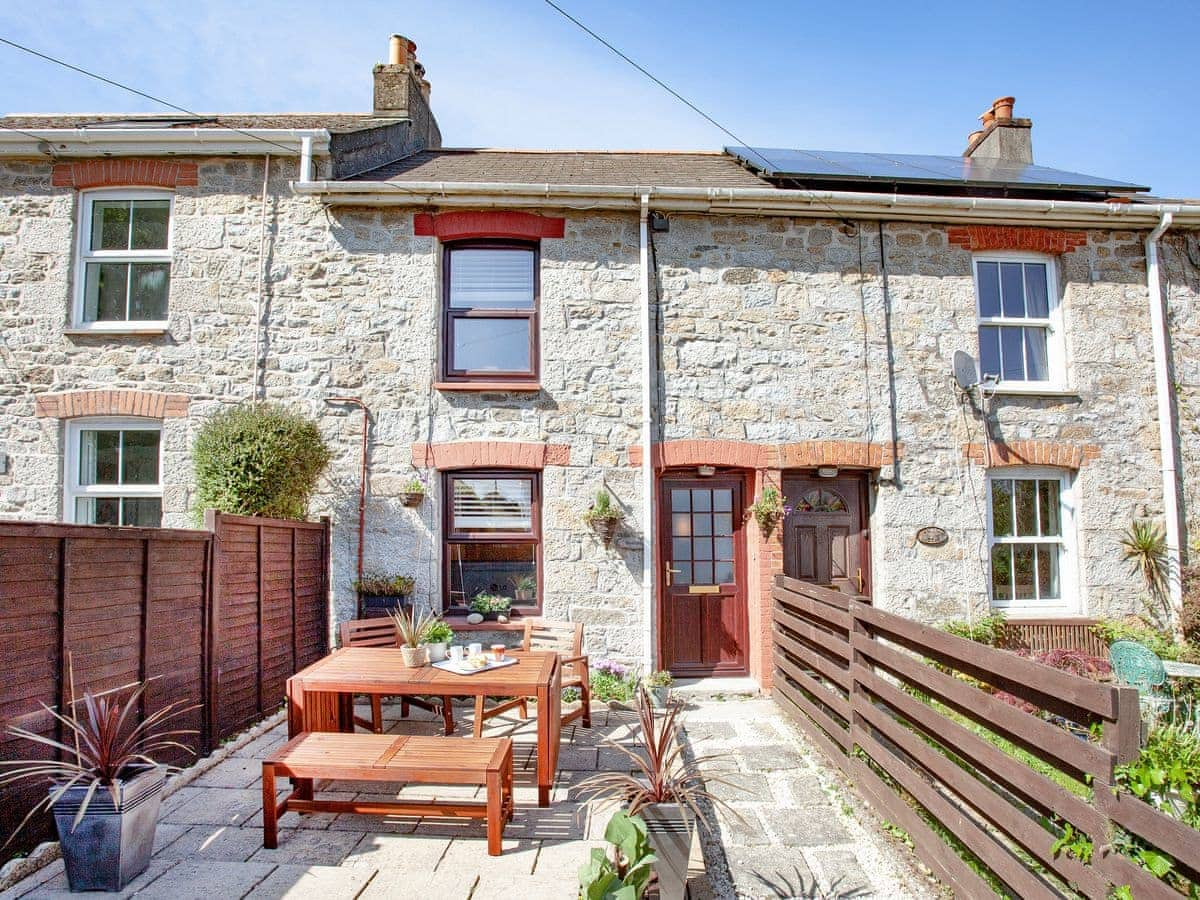 A beautiful 3 bedroom Cornish Cottage & wood stove