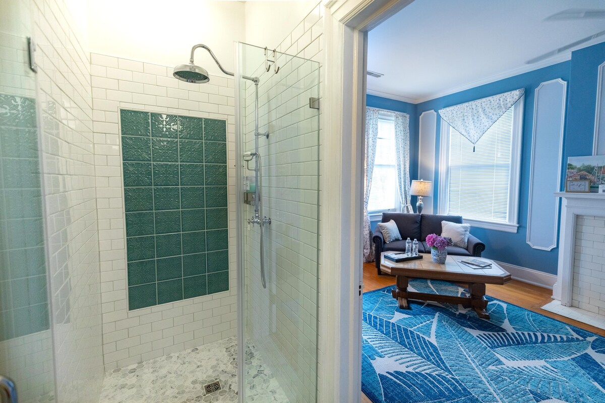 The Ell Hotel: The Blue Room w/ Private Bath