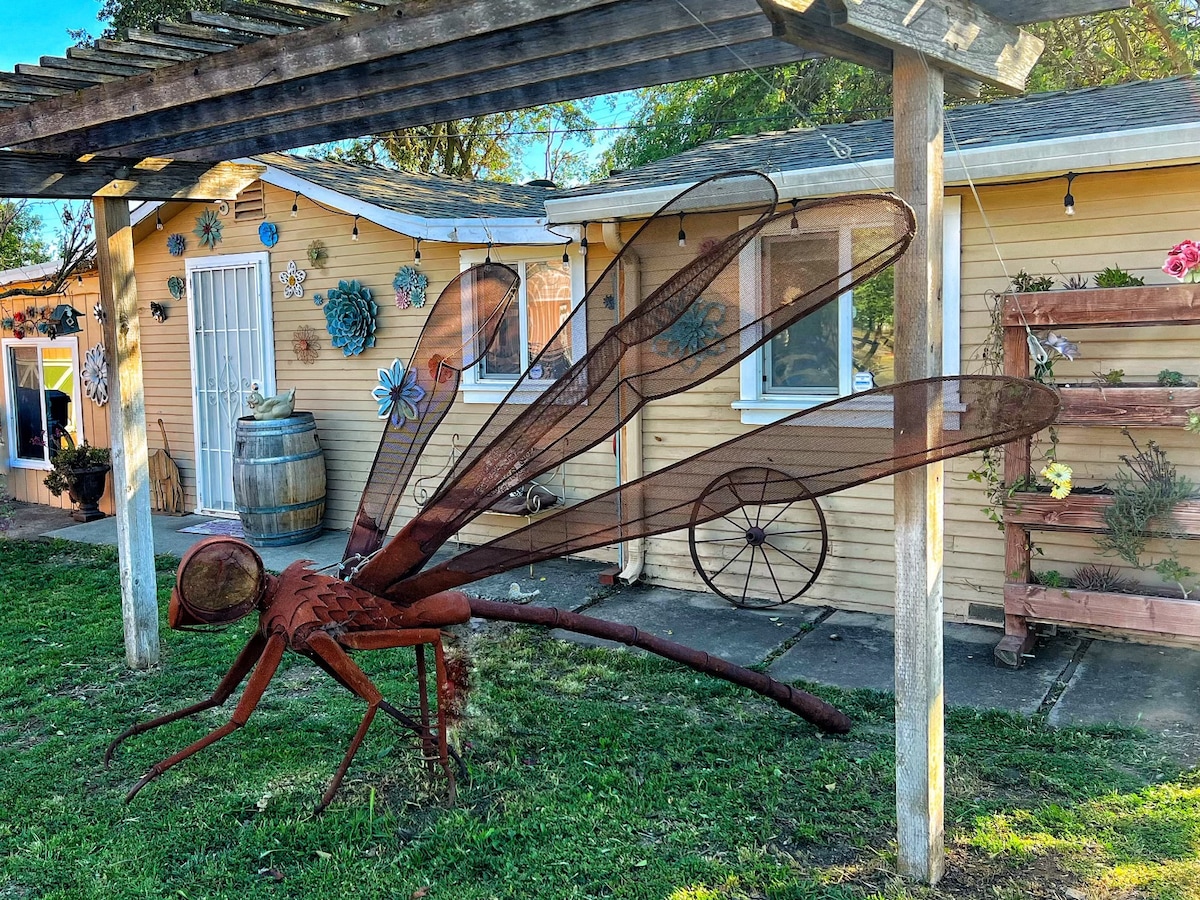 Sherwood Cottage @ Royal-T Ranch