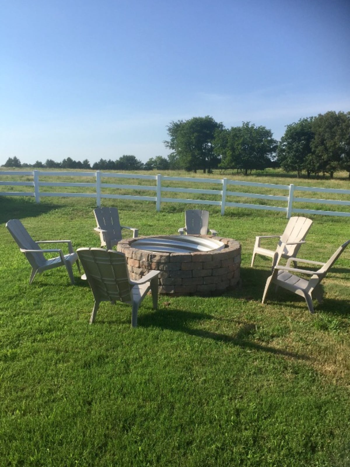 Country Farmhouse | 2 Peaceful Acres | Firepit