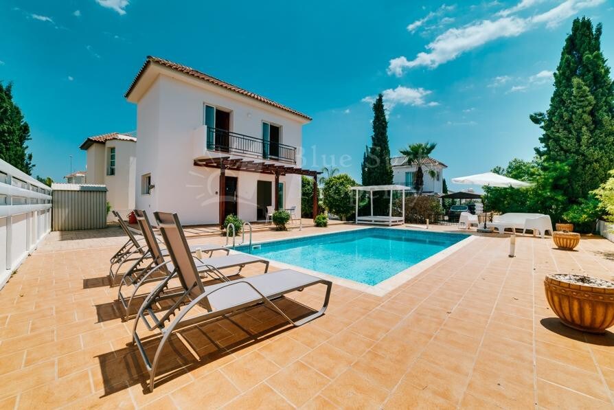 Summer Breeze - Cheerful 2 bedroom villa with pool