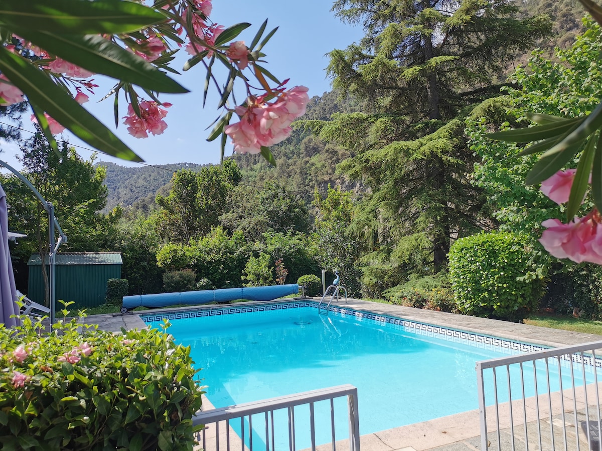 Chambre d'hôte dans villa + piscine / 2 nuits min.