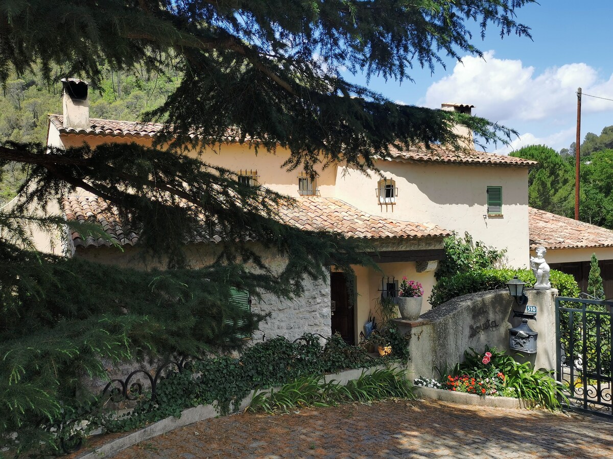 Chambre d'hôte dans villa + piscine / 2 nuits min.