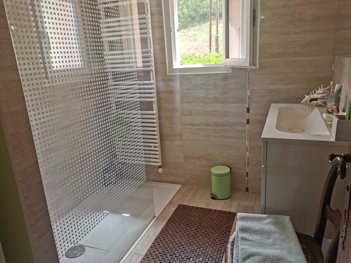 Chambre d'hôte dans villa + piscine / 2 nuits min.