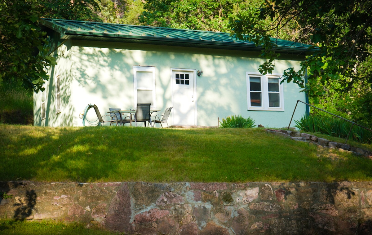 Remodeled Home In The Woods, Just Past City Limits