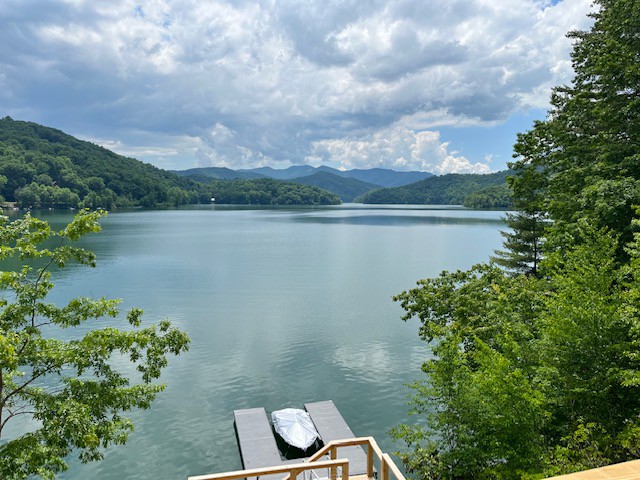 Modern Mountain Villa on pristine Nantahala Lake