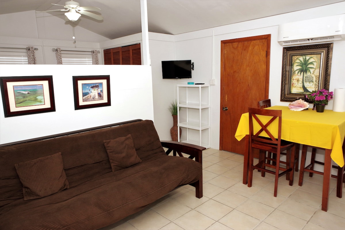 Screaming Reels Guest House Grand Turk