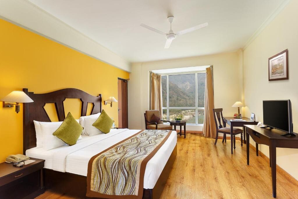 luxury 4 Bedroom apartment on River Ganga