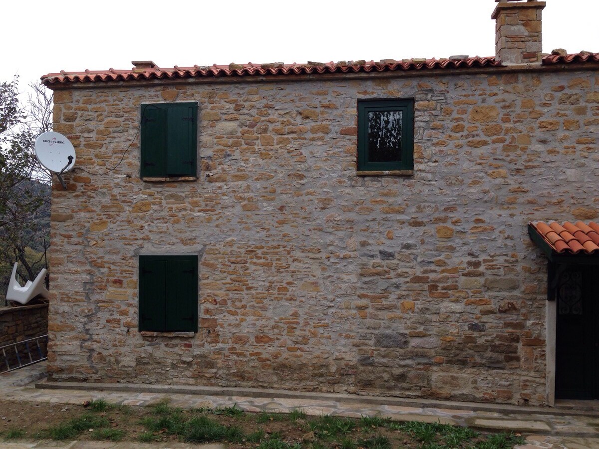 Exquisite stone village house in Zeytinli/Imbros