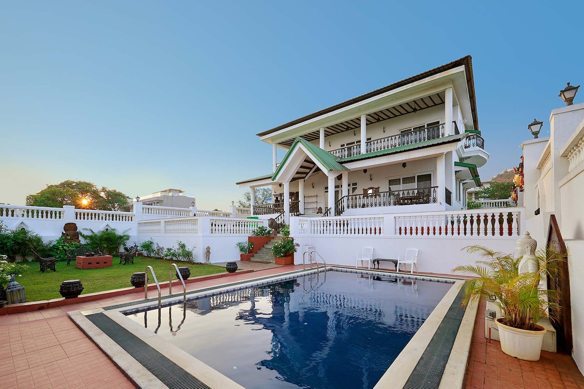 StayVista Ananda Villa with Pool and view