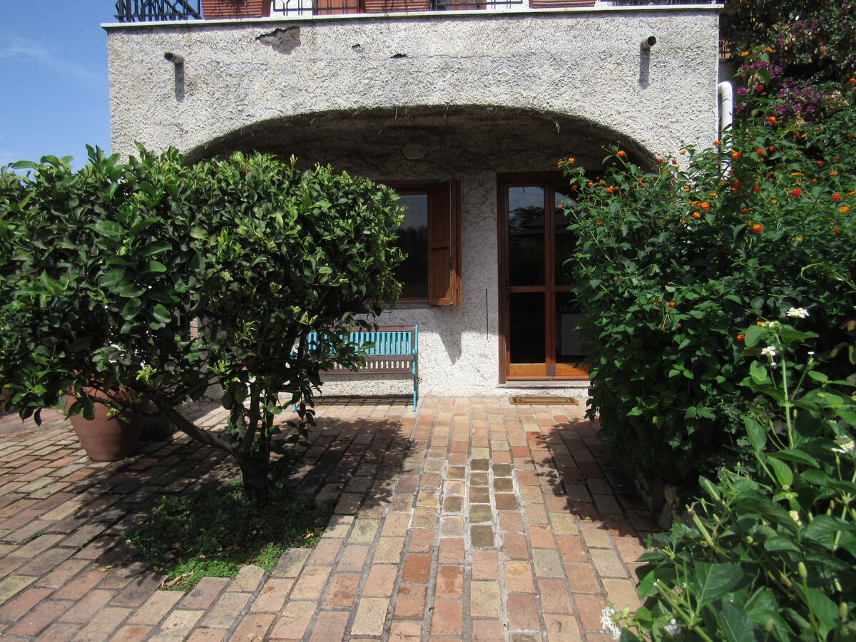 La Casa dei Nonni - peaceful home by beach & golf