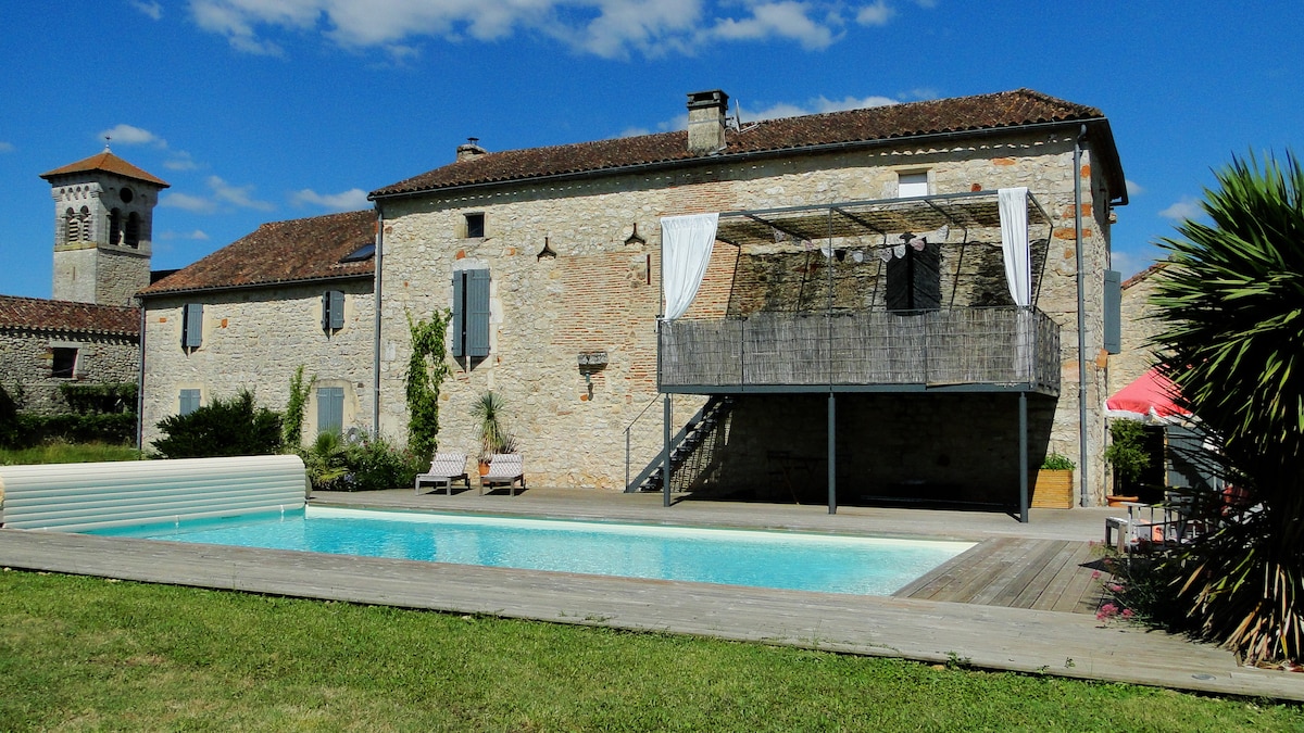 Chambre spacieuse et confortable avec piscine