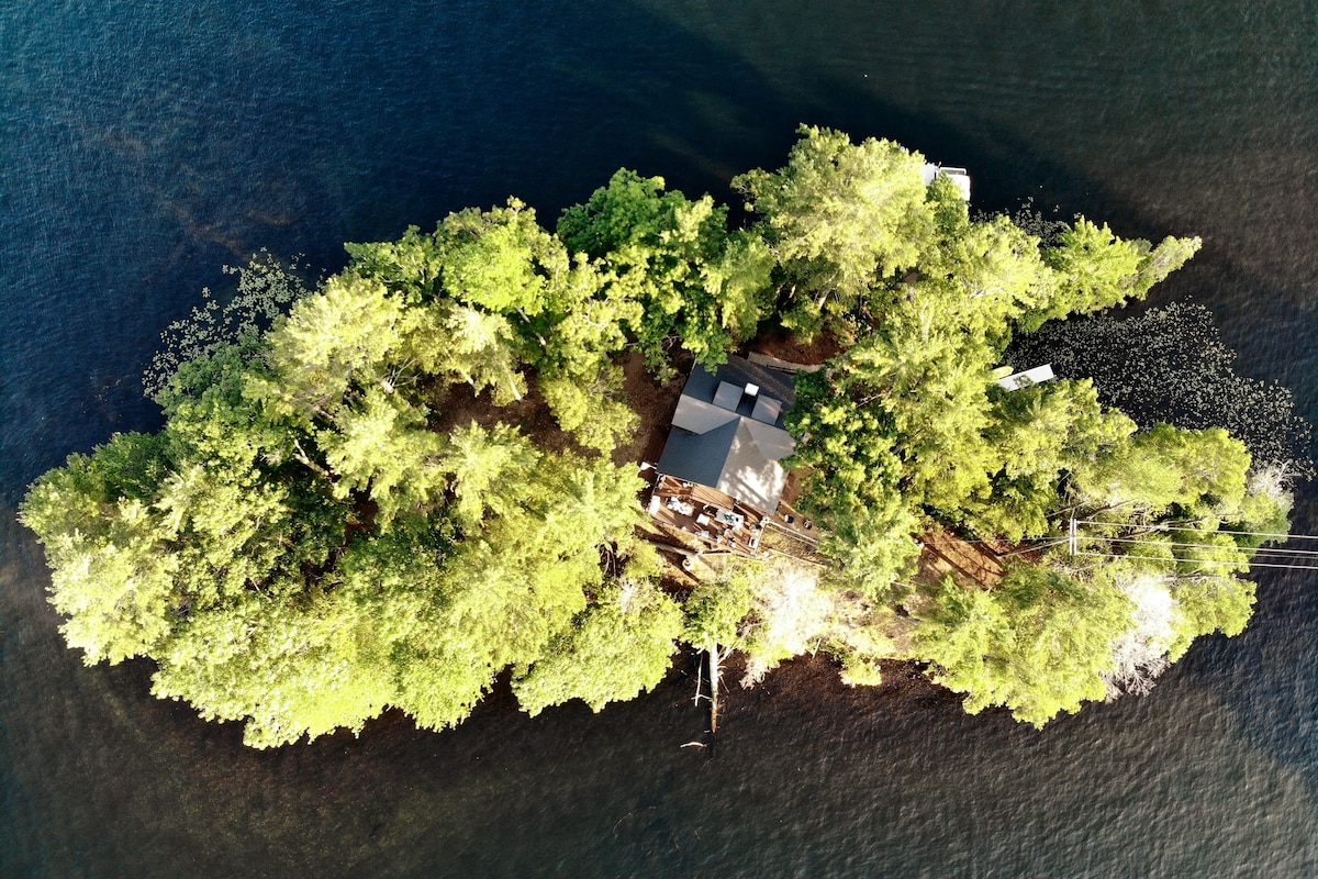 韦伯斯特湖上的私人岛屿